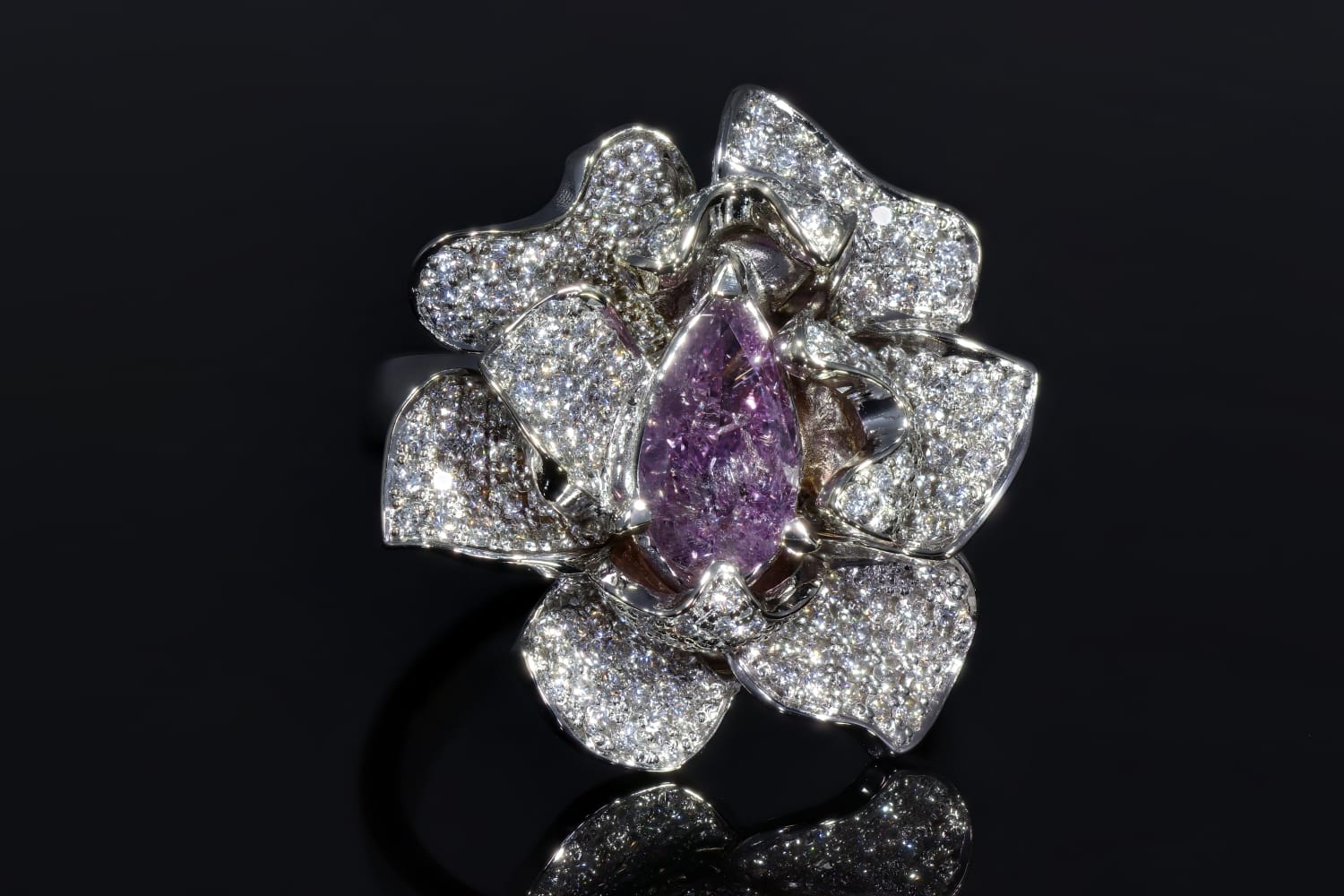 Ruby halo ring in yellow gold